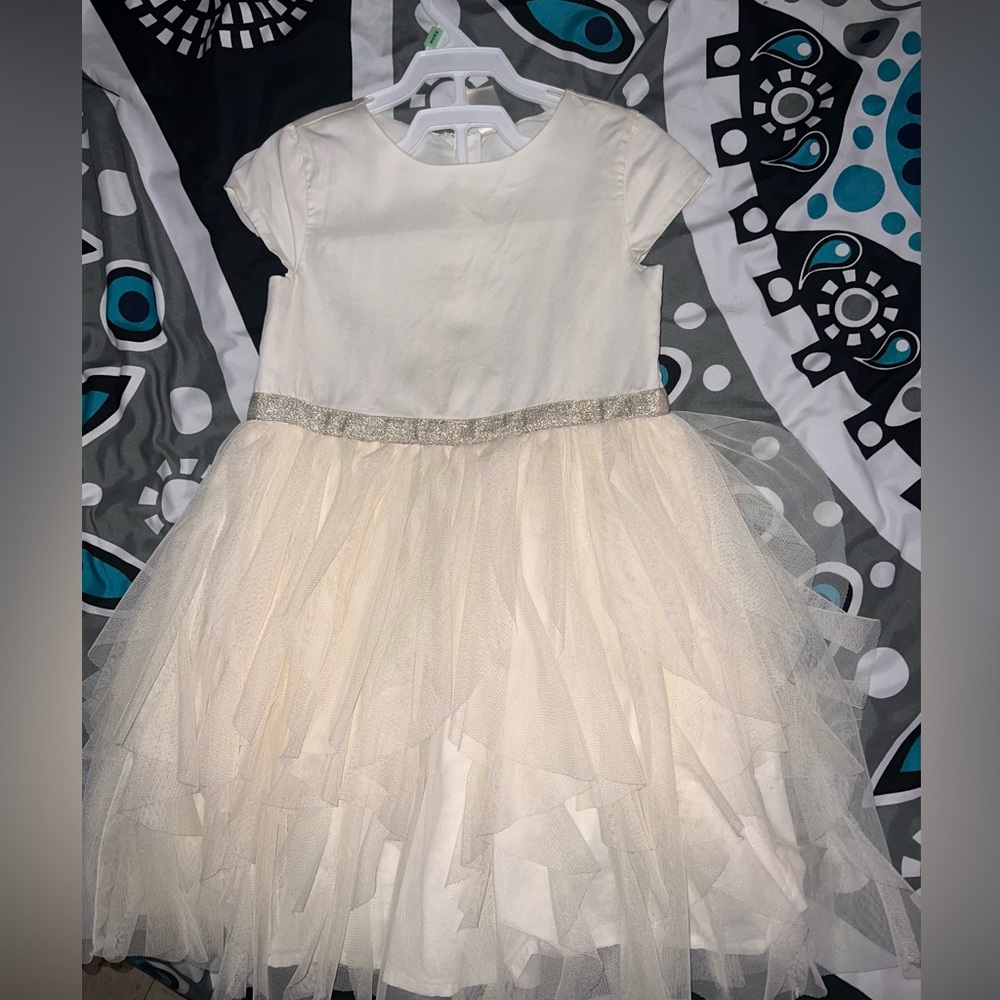 Beautiful dress that can be worn at any event.